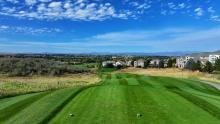 8th hole at Saddle Rock from behind tee box; mountains in background